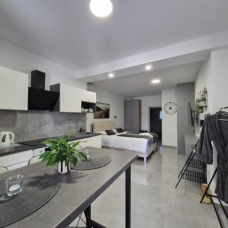 Ferienwohnung Cave With Free Parking Pula Exterior foto